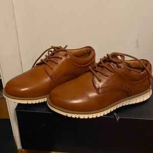 BRAND NEW 1901 Kids Faux Leather shoes in sz 1